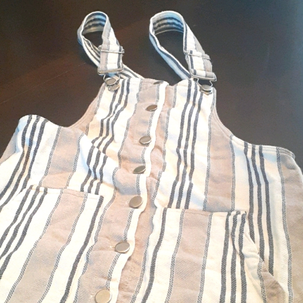 Super cute overall skirt fits sizes 4-8
